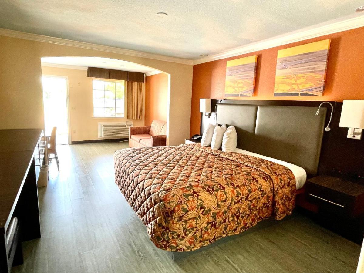 Luxury Inn Liberty Ngoại thất bức ảnh